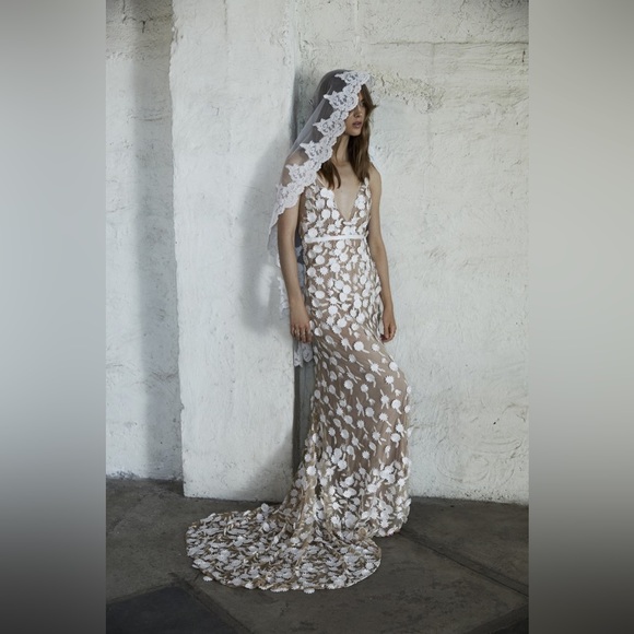 FL&L Wedding Dress with train - Picture 1 of 7